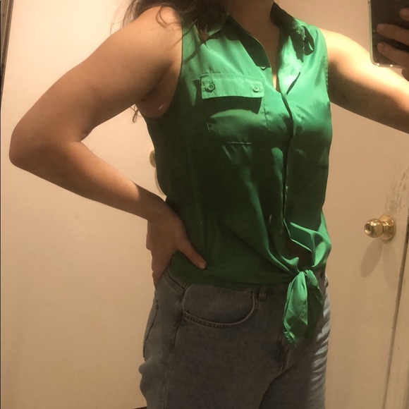 Bright green tank - Picture 3 of 7